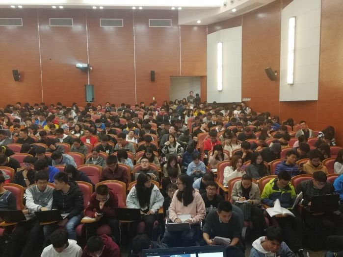 培訓現場（培訓營同學認真聽講）