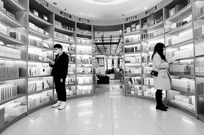 你刷手機的時候，他在讀書